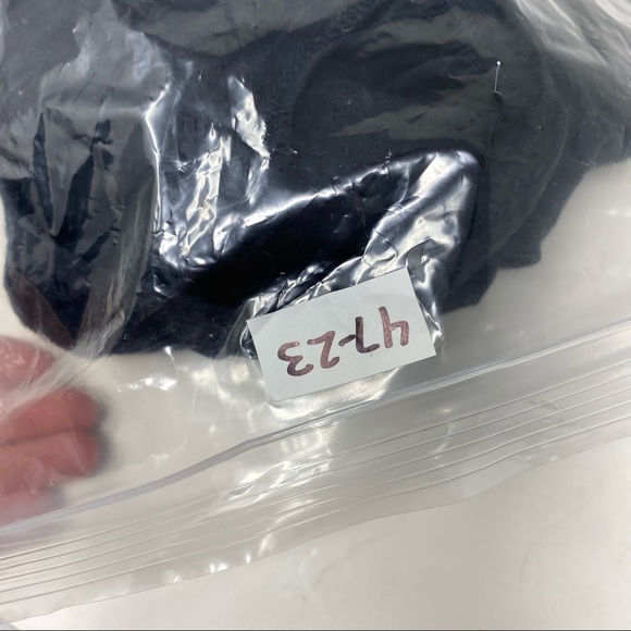 Everlane Black Blouse 8 - Picture 9 of 9